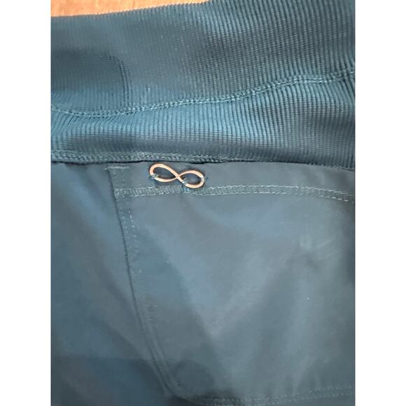 Cherokee Workwear Scrubs Size Small - Picture 9 of 9